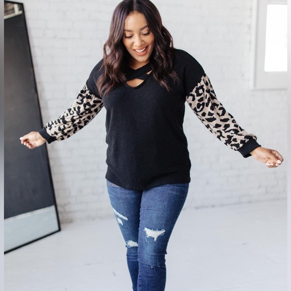 💥 BOGO 💥 NEW | 143 Story | Black Leopard | Criss Cross Neck | Sweater | Large - Picture 2 of 7
